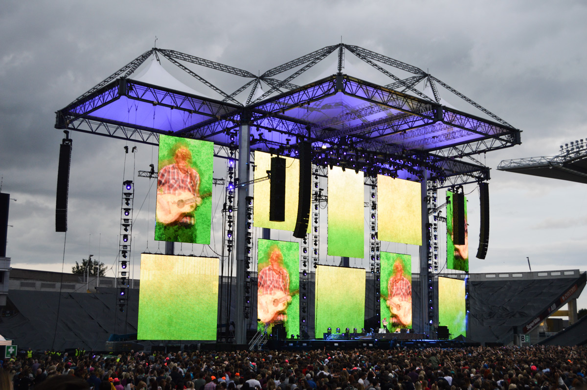 sitecover ed sheeran concert stage
