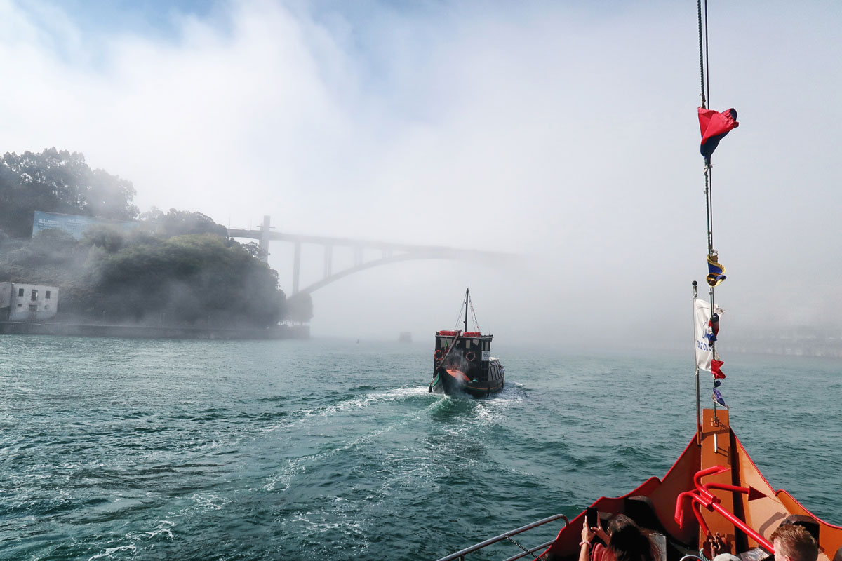 Bridge tour boat porto